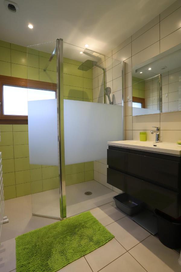Le Vintage Grand Appartement 4 Etoiles Avec Jardin Proche Du Lac Annecy Exterior foto